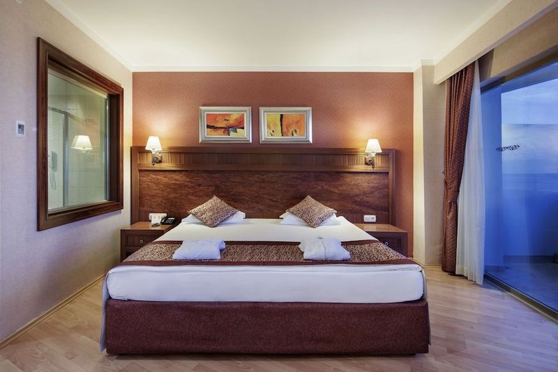 Alba Royal Hotel - Image 2