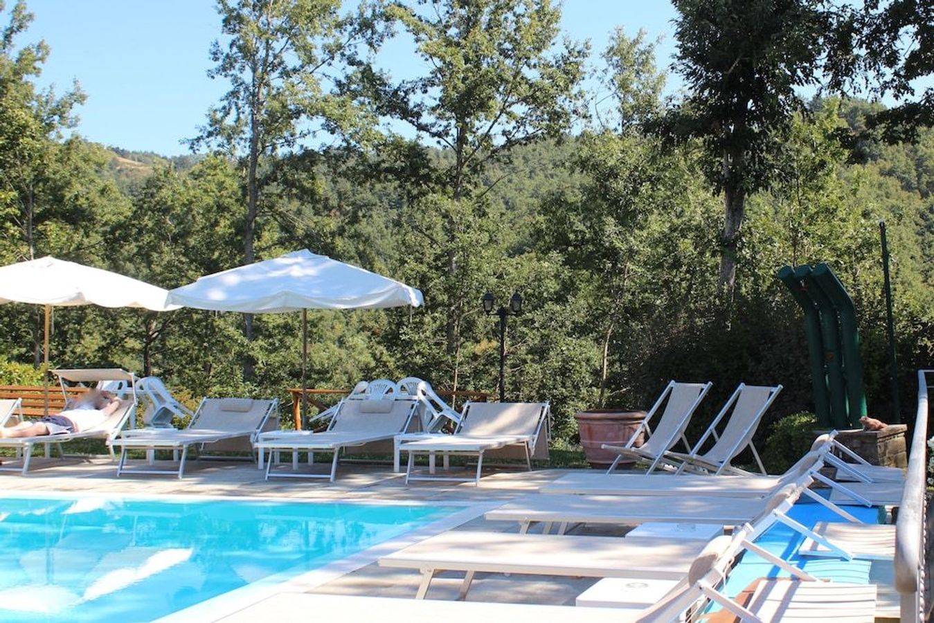 Borgo Caiano Country Inn ligger i hjertet af Toscana og tilbyder indkvartering med lejligheder og fælles pool.