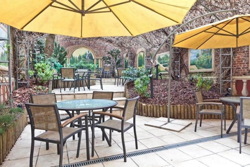 Le Chatelain Hotel - Image 6