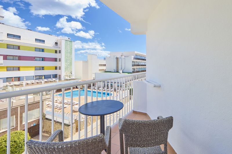 Universal Hotel Bikini - Image 2