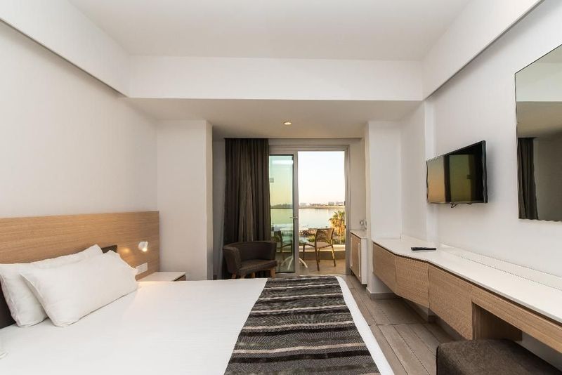 Evalena Beach Hotel - Image 2
