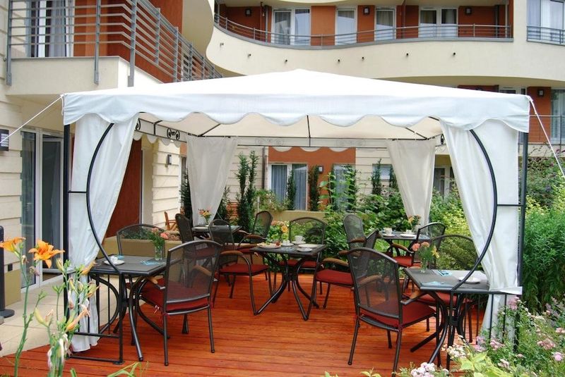 ESCALA Hotel & Suites - Image 7
