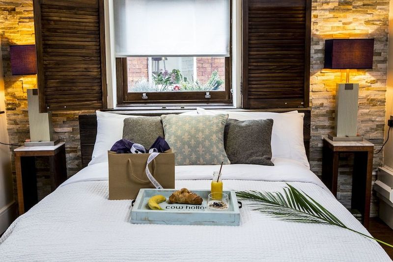 The Cow Hollow Hotel - Image 2