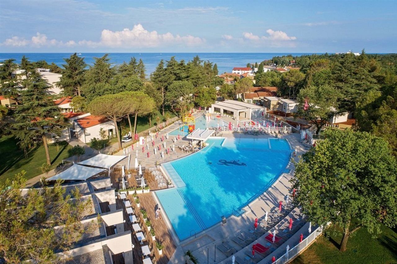 Hotel Park Plava Laguna i Porec er et familievenligt hotel med flere pools, et stenkast fra havet.