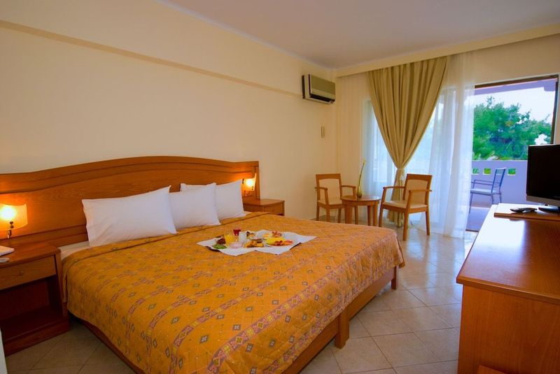 Porfi Beach Hotel - Image 2