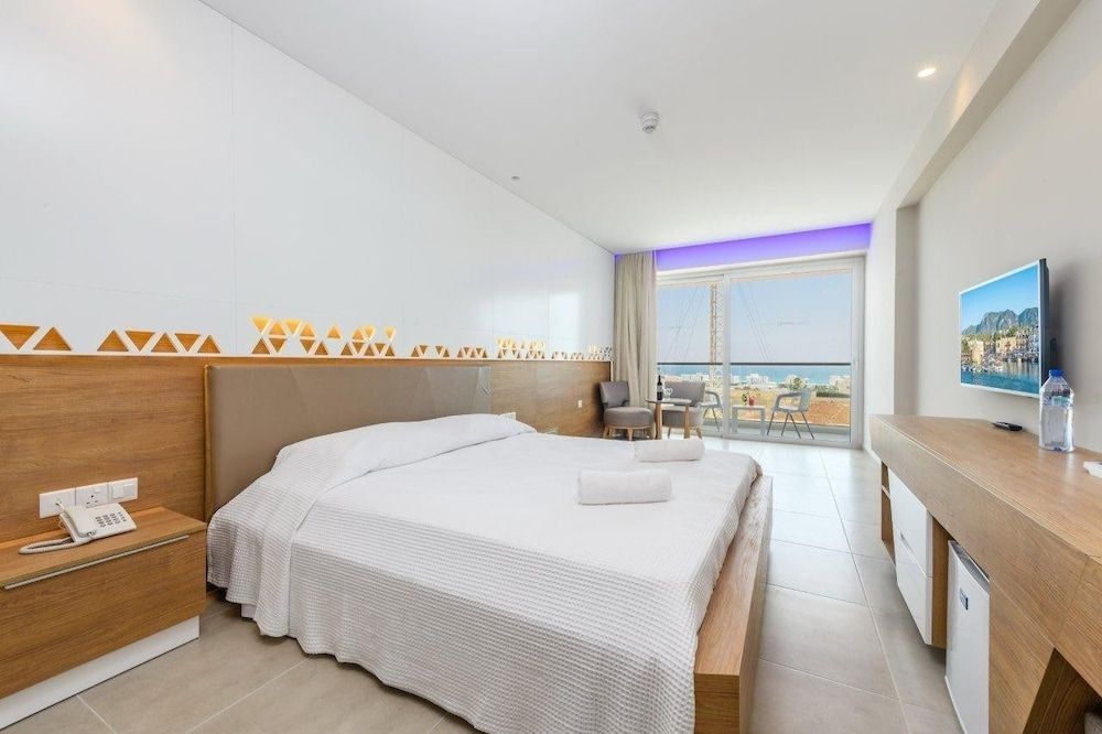 Tasia Maris Seasons Hotel - Image 6