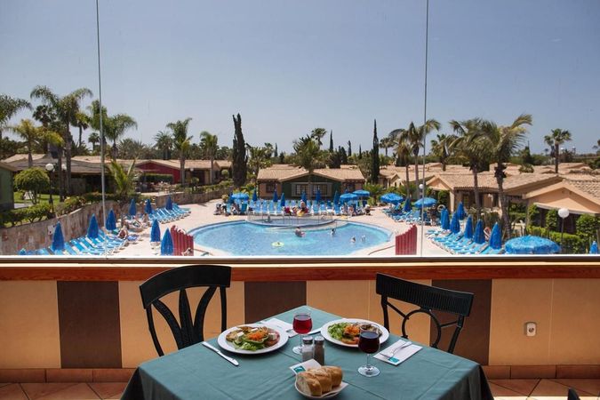 Middag og pool, Gran Canaria