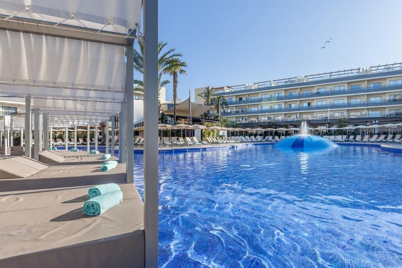 Zafiro Palmanova er et lejlighedshotel for hele familien i Palma Nova på Mallorca.