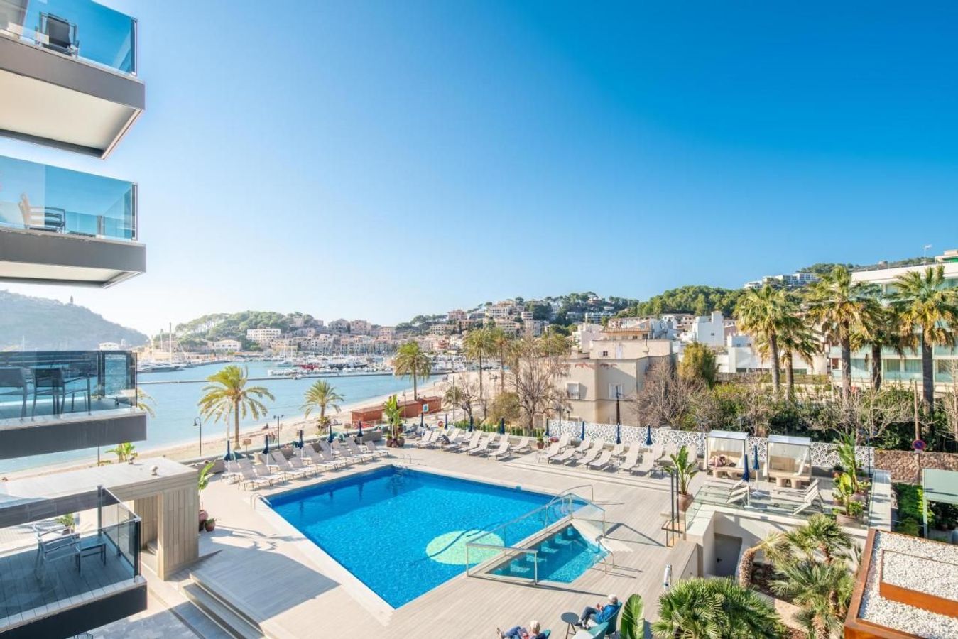 Slap af ved poolen med udsigt over havet på Eden Soller Hotel i Port de Soller.