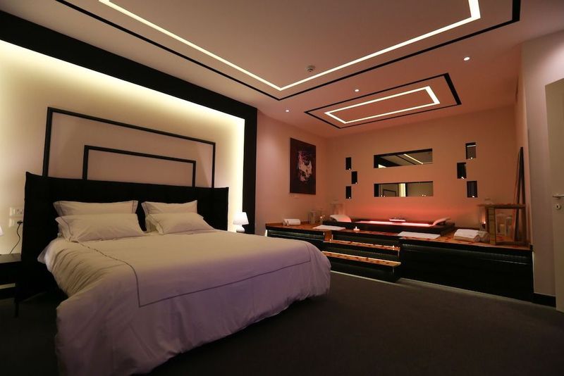 Delta Hotel - Image 7