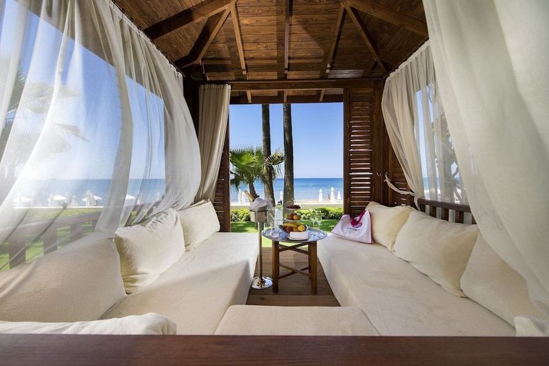 Acanthus & Cennet Barut Collection - Image 4