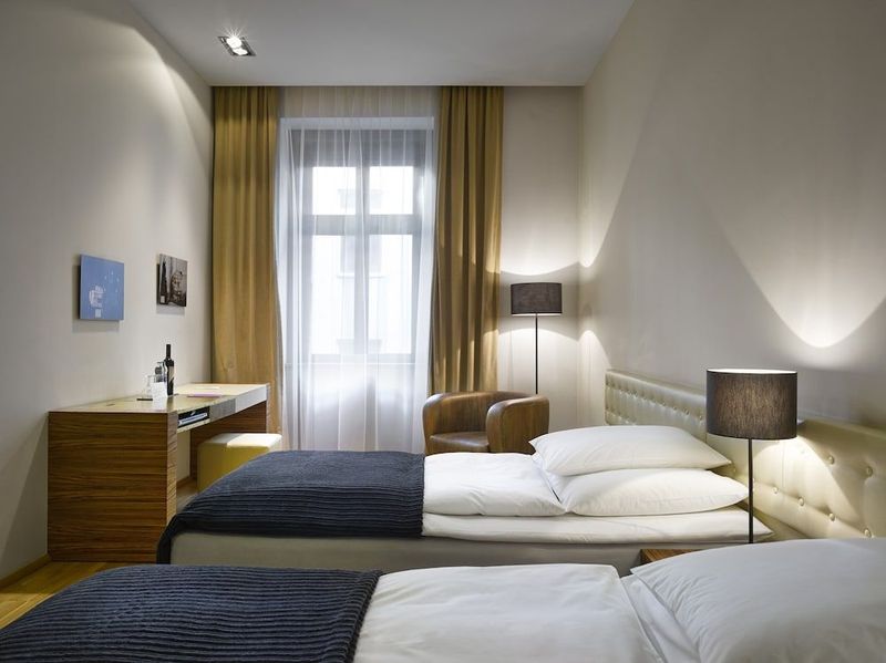The ICON Hotel & Lounge - Image 6