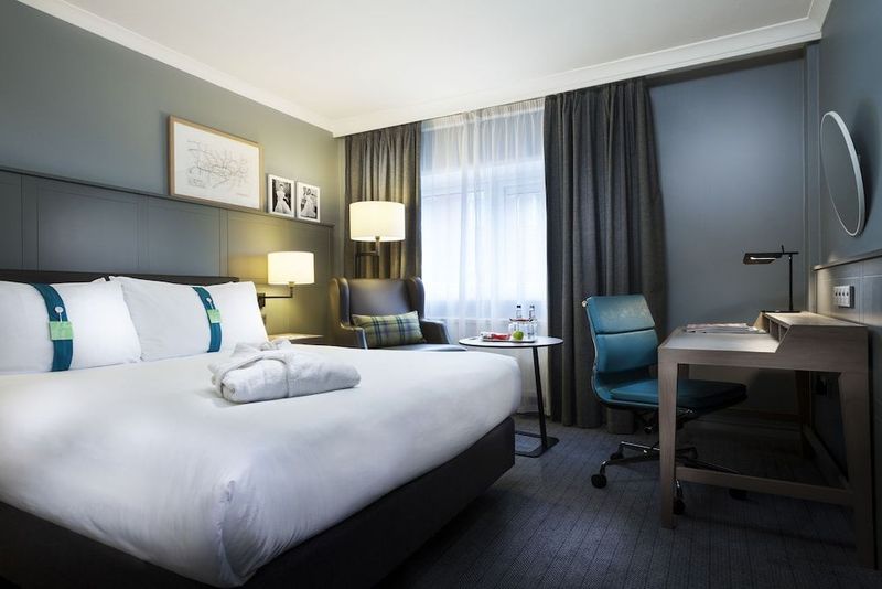 Holiday Inn Regents Park - Image 8