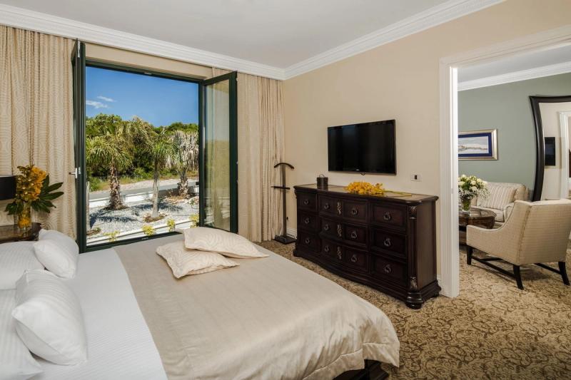 Royal Princess Hotel - Image 7