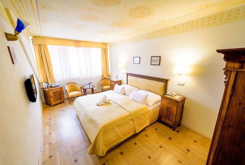 Elite Hotel - Image 2