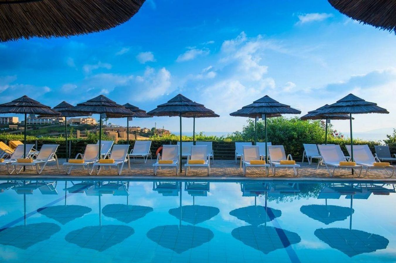 Svømmebasseng på Blue Bay Resort & SPA Hotel i Agia Pelagia