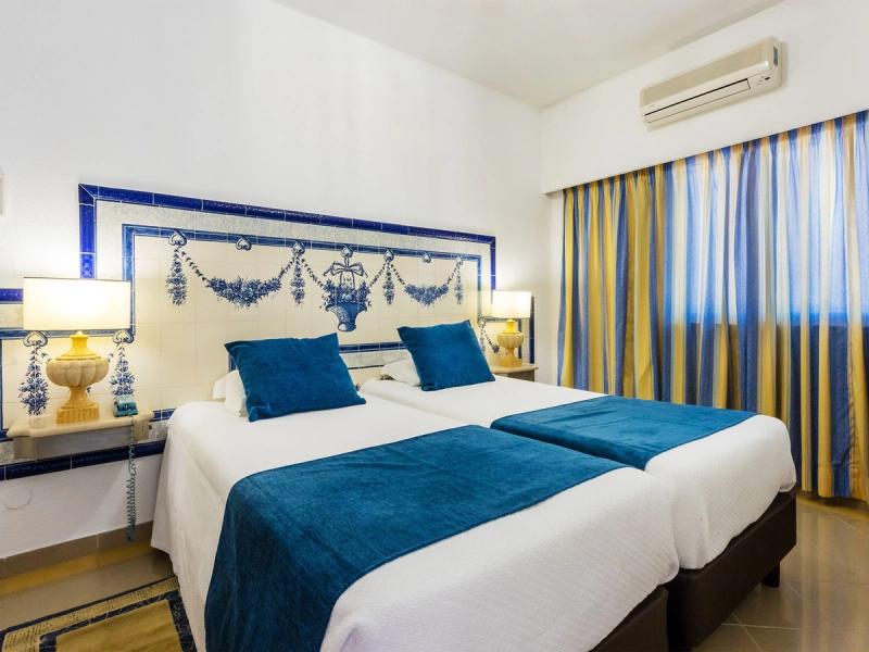 Tropical Sol Apartments - Image 2