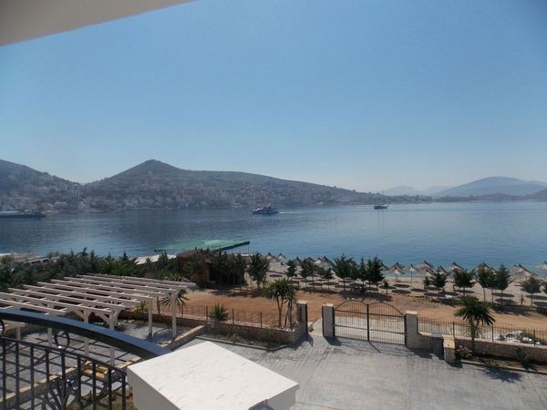 Vila Kalcuni ligger er nabo til havet uden for Saranda i Albanien og tilbyder værelser med balkon og udsigt.