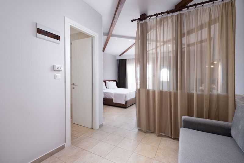 Alexandros Palace Hotel & Suites - Image 5