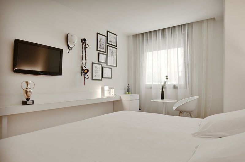 Pol & Grace Hotel - Image 4