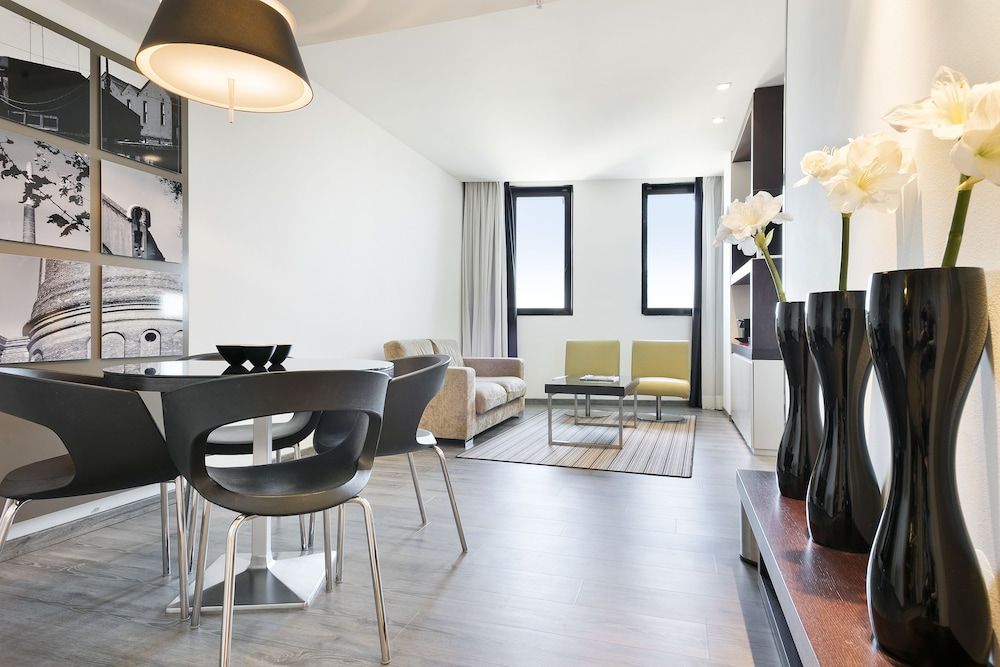 Hotel Barcelona Condal Mar, managed by Melia - Image 4