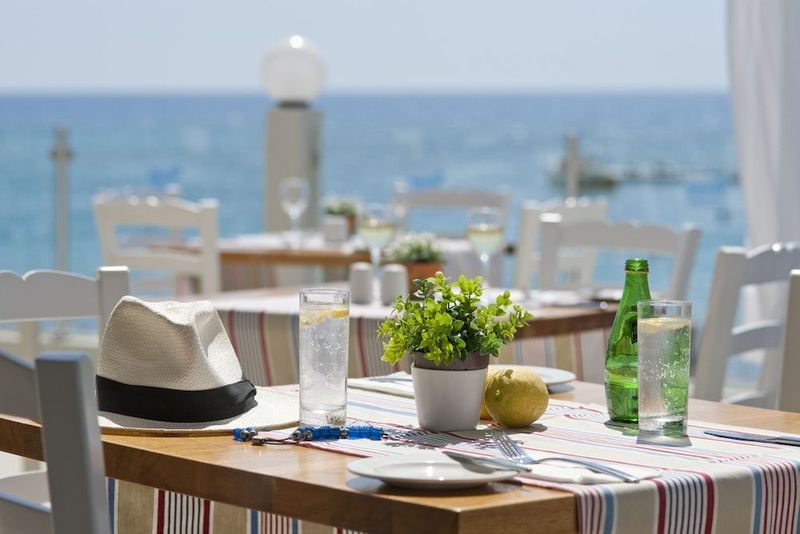 Pernera Beach Hotel - Image 4