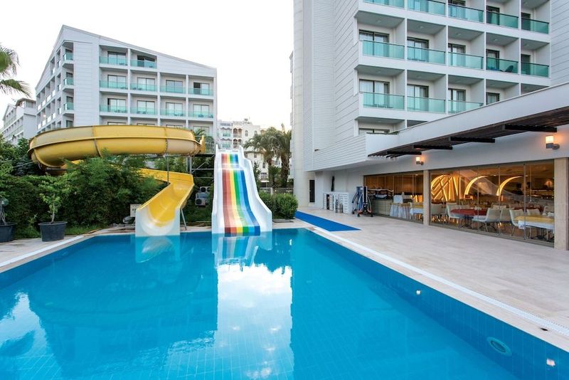 Falcon Hotel - Image 6