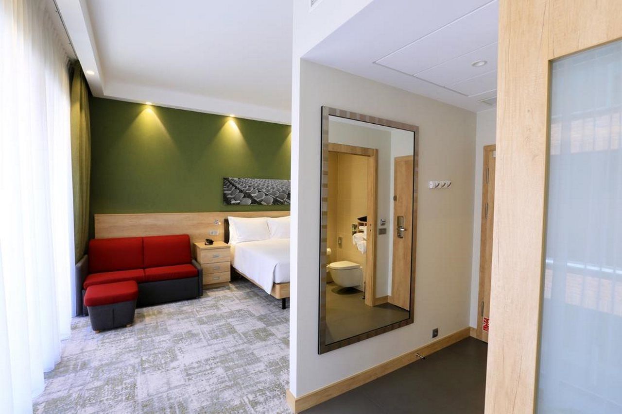 Hampton by Hilton Gdansk Old Town - Image 10
