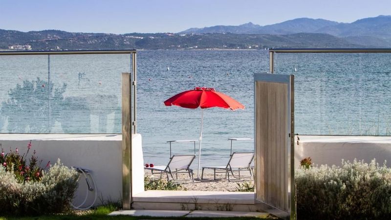 Villa Amar 4 in Pittulongu ligger vid havet och stranden i Pittulongu utanför Olbia på Sardinien.