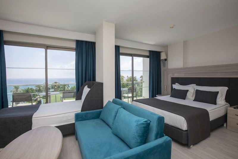 Falcon Hotel - Image 7