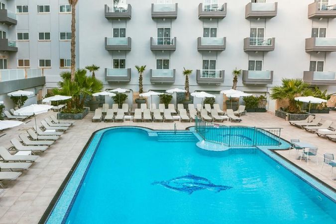Hotel med pool i St. Pauls Bay
