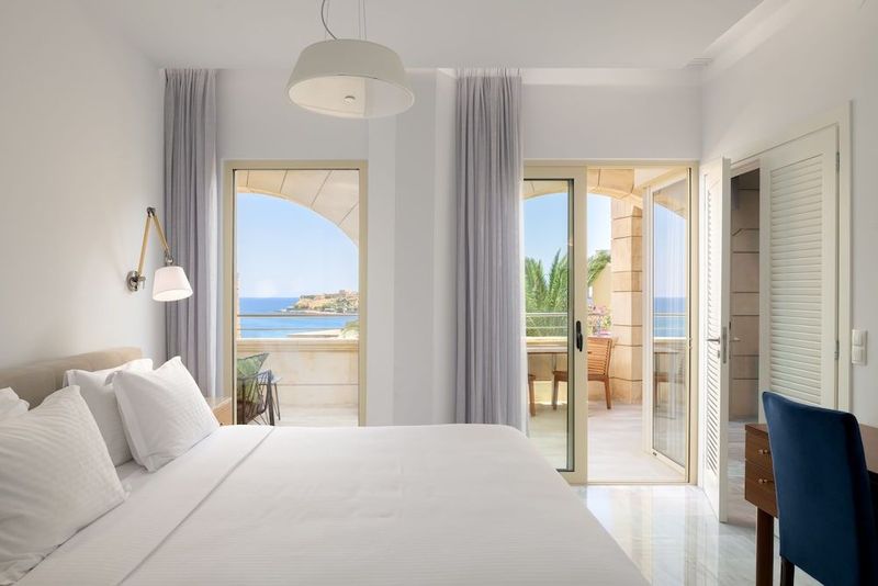 Macaris Suites & Spa - Image 3