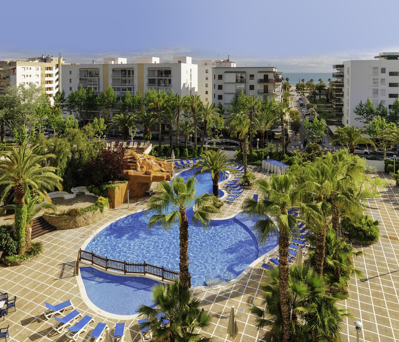H10 Salou Princess i Salou med pool og palmer