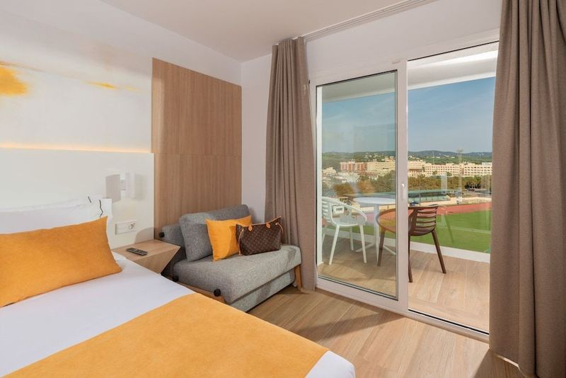 L'Azure Hotel - Image 7