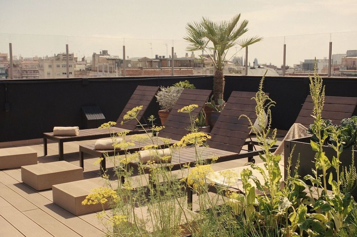 Nyd en stille stund på tagterrassen på Pol & Grace Hotel i Barcelona.