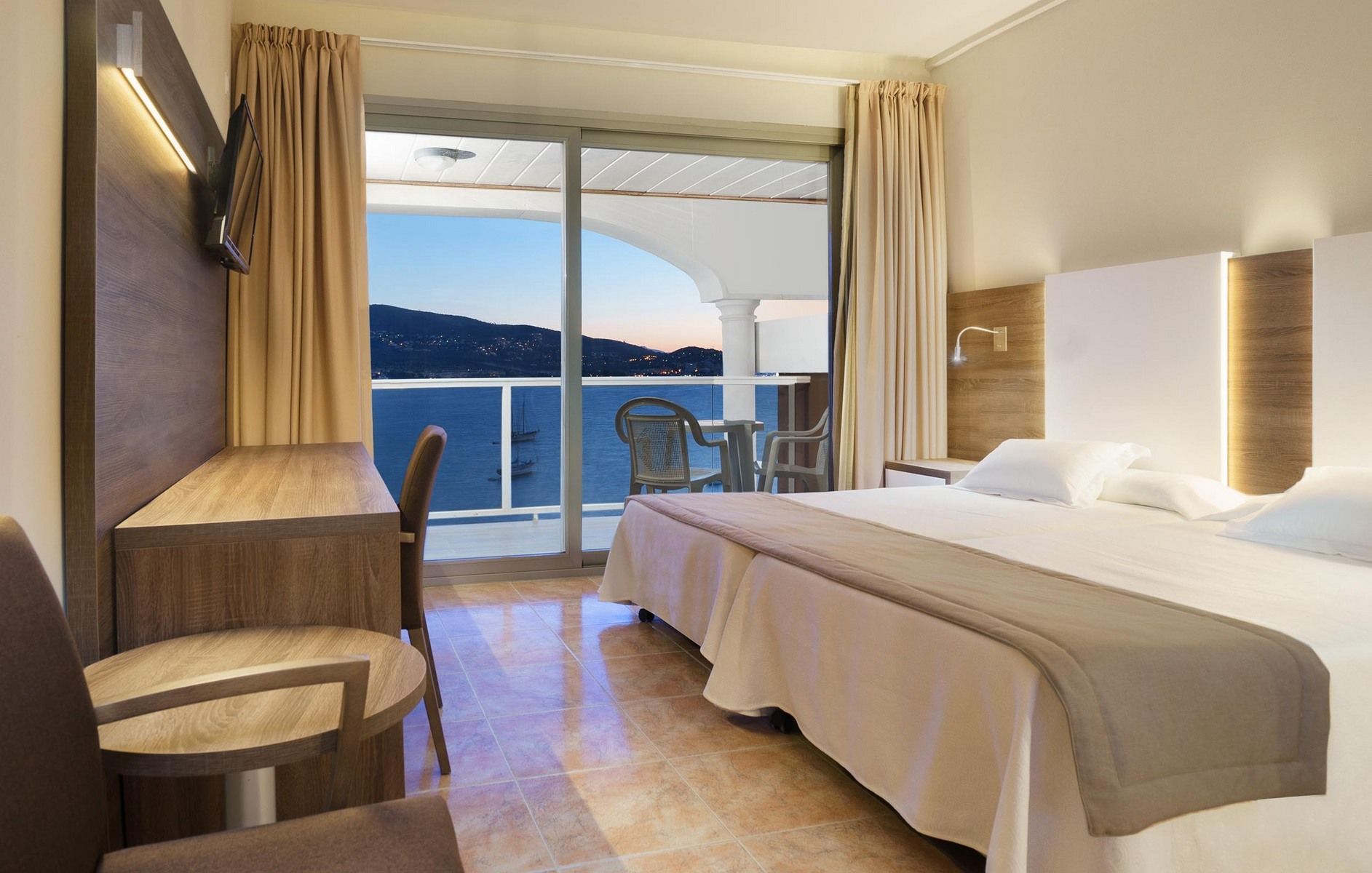 Hotel Comodoro Playa Seramar - Image 6