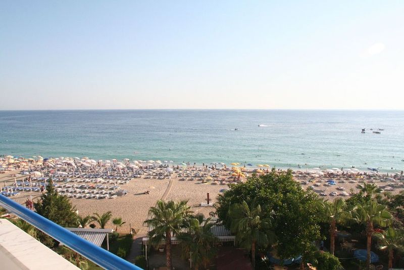 Elysee Beach Hotel - Image 7
