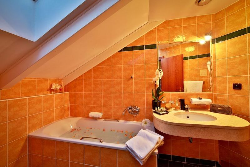 Hotel Carlton - Image 10