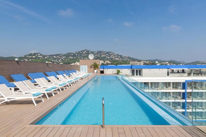 L'Azure Hotel - Image 10