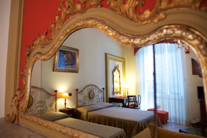 Hotel La Luna - Image 8