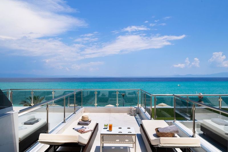 Sea Level Hotel - Image 4