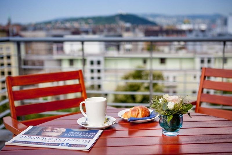 ESCALA Hotel & Suites - Image 2