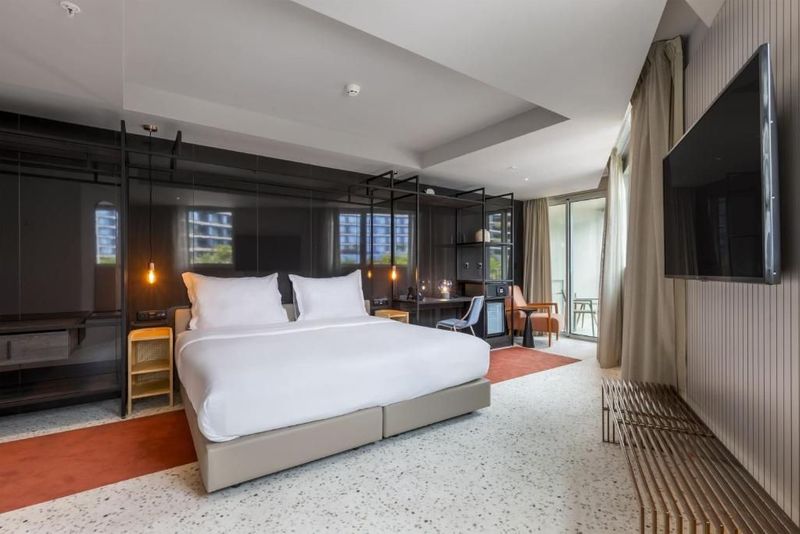 Next Hotel - Image 6