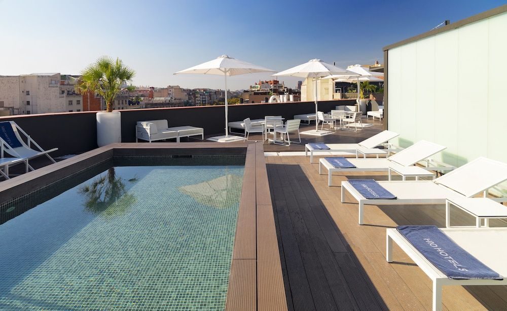 Hotell med basseng i Barcelona