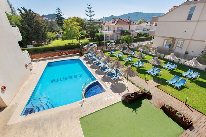 Sunday Hotel - Image 6