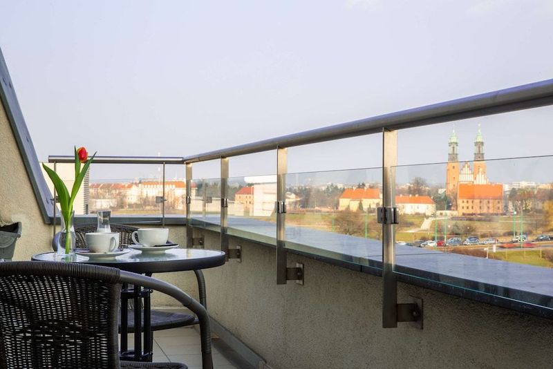 Park Inn by Radisson Poznan - Image 5
