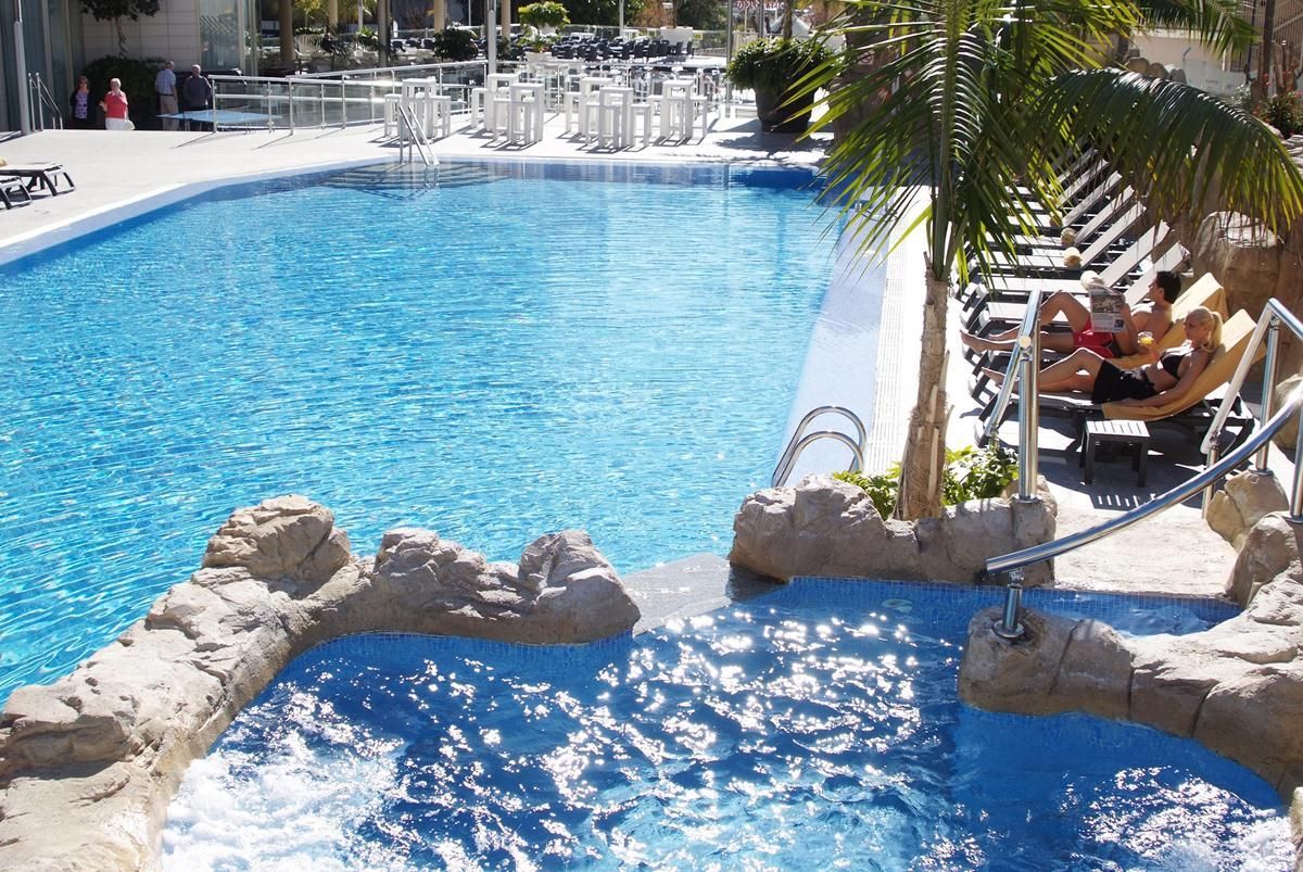 Sandos Monaco Hotel är ett adults only hotell i centrala Benidrom med stort fokus på wellness. Njut av ett dopp i den härliga poolen.