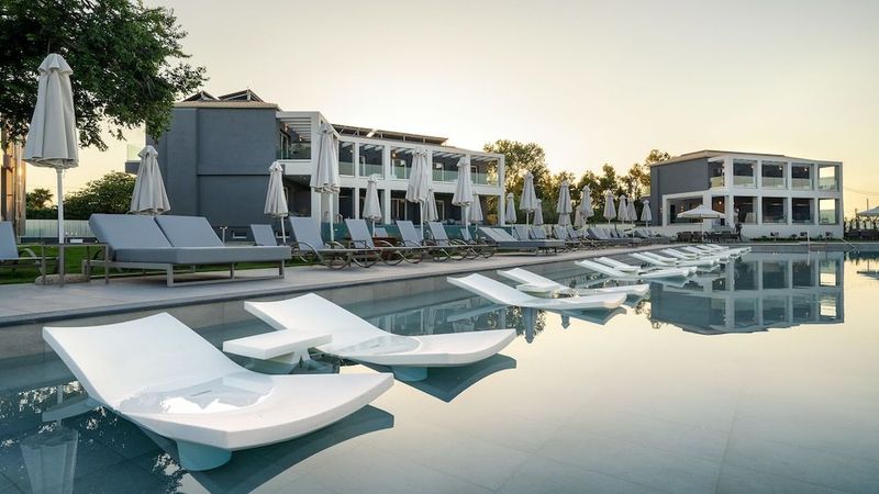 Acharavi Beach Hotel - Image 2