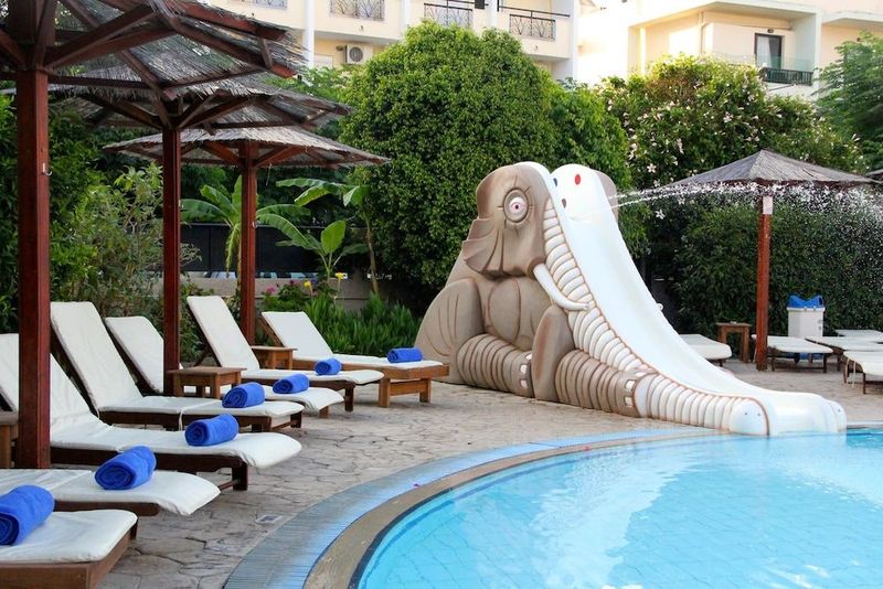 Peridis Family Resort - Image 2