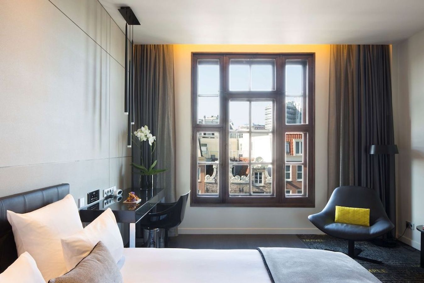 Art'Otel Amsterdam ligger i det centrale Amsterdam tæt på kanaler og flere attraktioner.